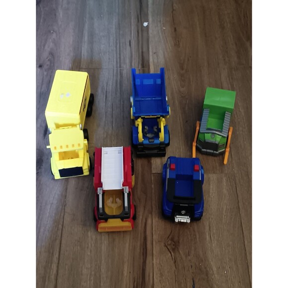 Paw patrol service cars and trucks - Picture 1 of 3